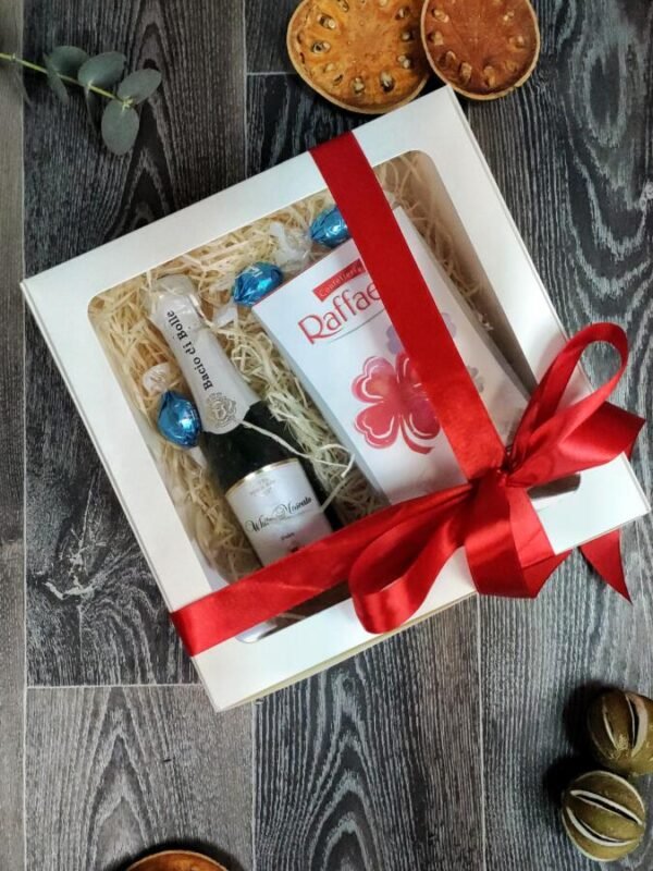 Подарочная коробка