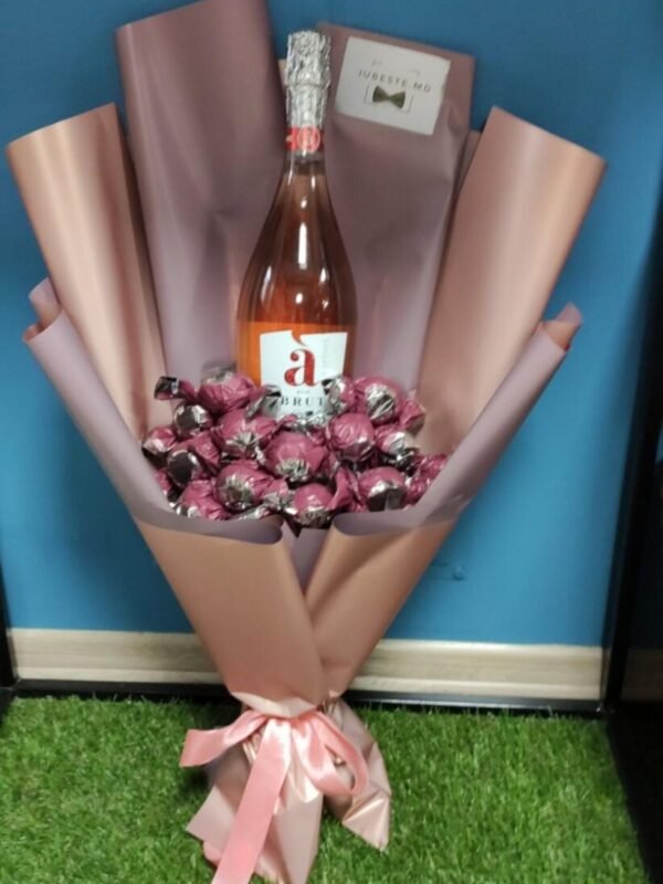 Букет с шампанским и конфетами