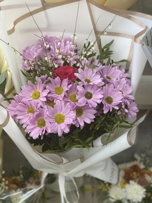 Букет из розовых хризантем