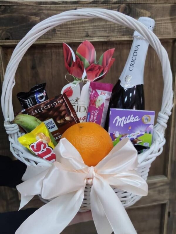 Корзинка со сладостями